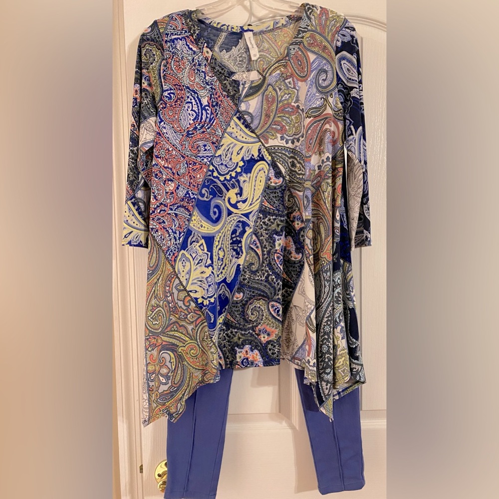 Transitional tunic in tones of blue, white, pink, yellow. Leggings in my closet.